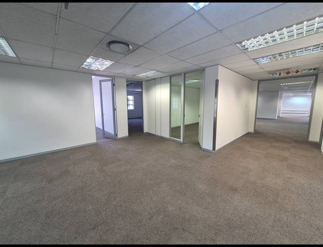 2,119M² OFFICE TO LET IN WOODMEAD